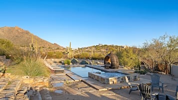 Piscina a l'aire lliure i piscina climatitzada