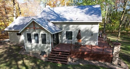 Home with Lake Access and 2023 Tri-toon available to rent