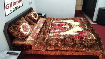 Deluxe Room | Iron/ironing board