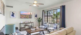 King Bed Desert Retreat w/ Sparkling Amazing Pool