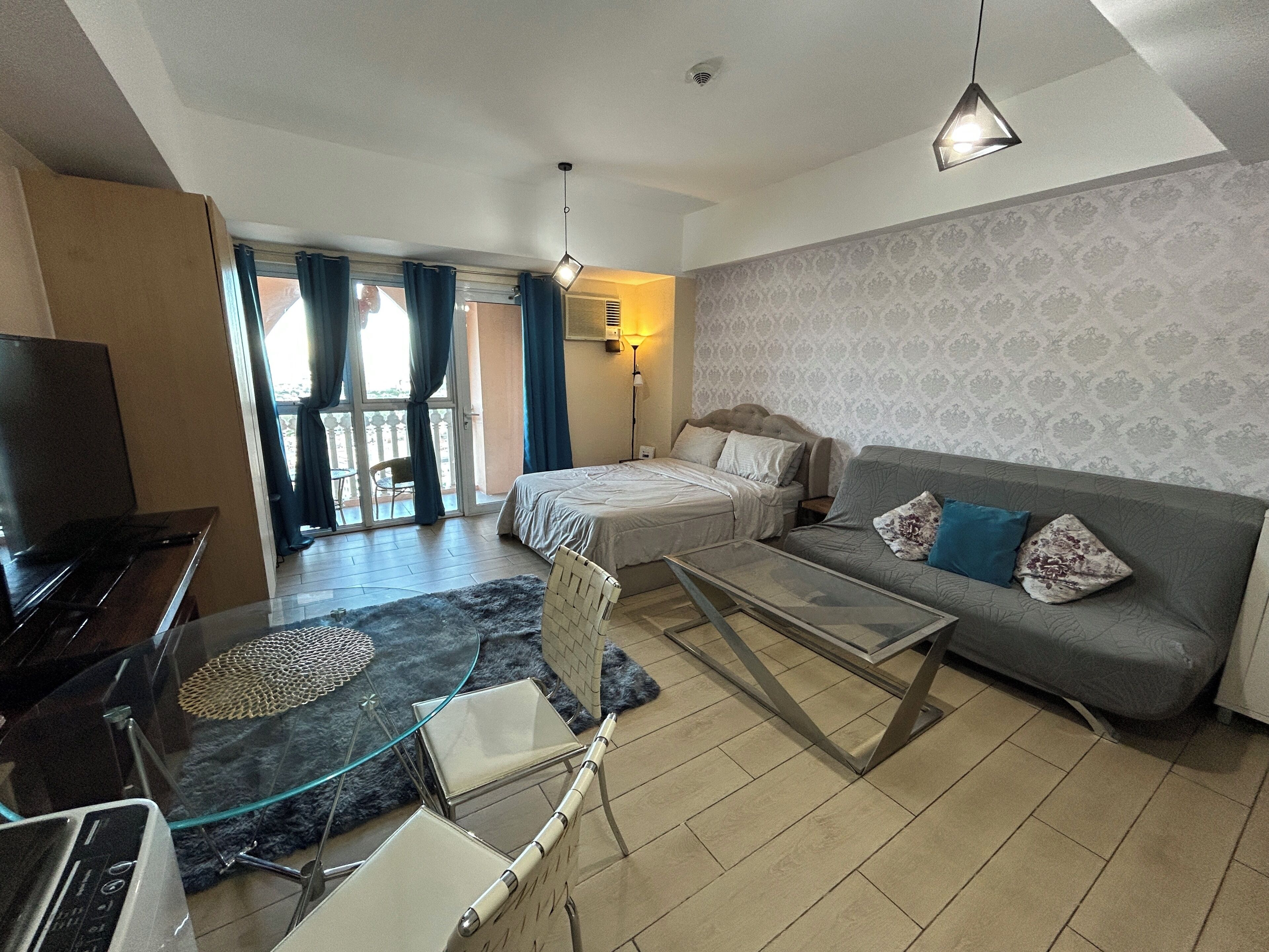 1 bedroom, desk, laptop workspace, blackout drapes