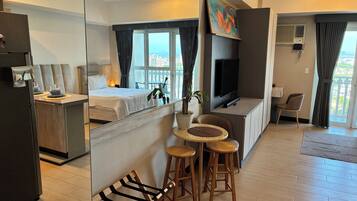 Luxury Condo, Multiple Beds, Canal View | 1 bedroom, desk, laptop workspace, blackout drapes