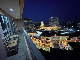 Luxury Condo, Multiple Beds, Canal View | Balcony view