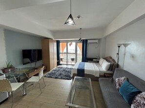 Luxury Condo, Multiple Beds, Canal View | 1 bedroom, desk, laptop workspace, blackout drapes - VenizLex (Taguig)