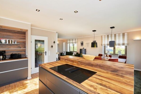 Kühlschrank, Ofen, Herdplatte, Geschirrspüler