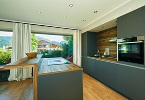 Kühlschrank, Ofen, Herdplatte, Geschirrspüler