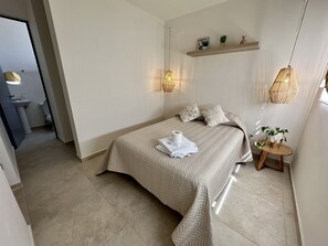 2 bedrooms, bed sheets