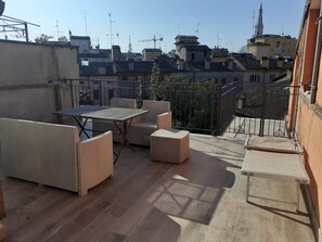 Outdoor dining - Loris' House (Modena)