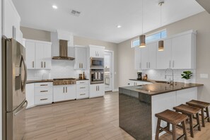 Private kitchen - Oasis in the Desert-Heated Pool (El Paso)