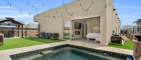 Outdoor pool, a heated pool