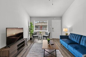 Interior - Stylish 1BR Zilker Evonify (Austin)