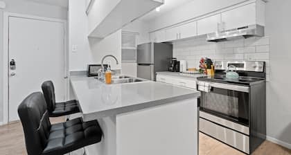 Modern 2BR Near UT Hyde Park Evonify