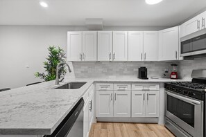 1 bedroom - Stylish 1BR Downtown Evonify (Austin)