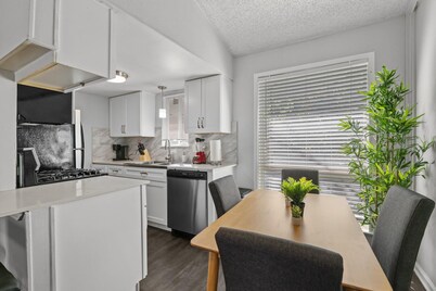 Stylish 1BR Zilker Evonify