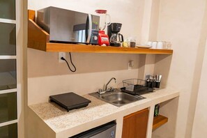 Fridge, stovetop, coffee/tea maker, cookware/dishes/utensils