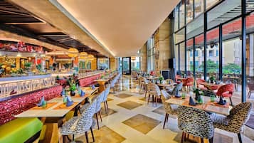 2 restaurants, breakfast, lunch, dinner served; Chinese cuisine