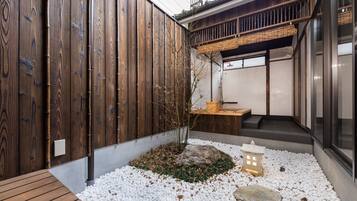 Traditional Townhome | Terrace/patio