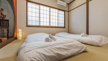 Traditional Townhome | 2 bedrooms, laptop workspace, blackout drapes, iron/ironing board