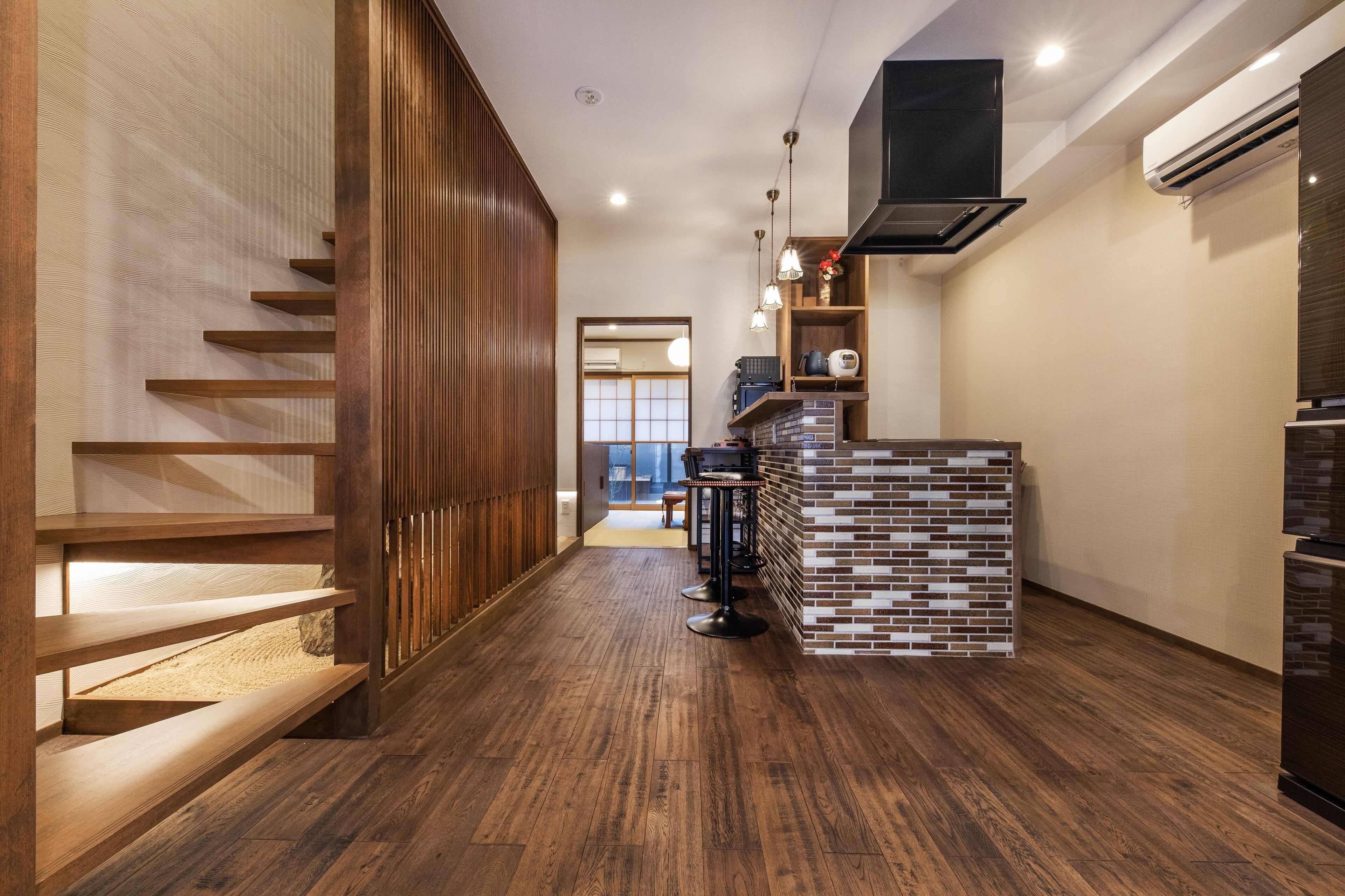 Traditional Townhome | Living area | Flat-screen TV