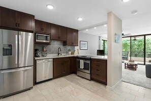 Jääkaappi, uuni, liesi, astianpesukone