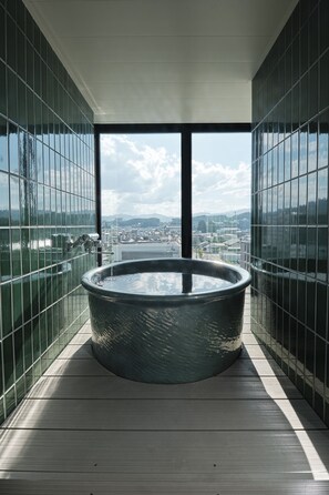 럭셔리 콘도, 금연 (Japanese modern with view bath) | 욕실 | 무료 세면용품, 헤어드라이어, 슬리퍼, 비데