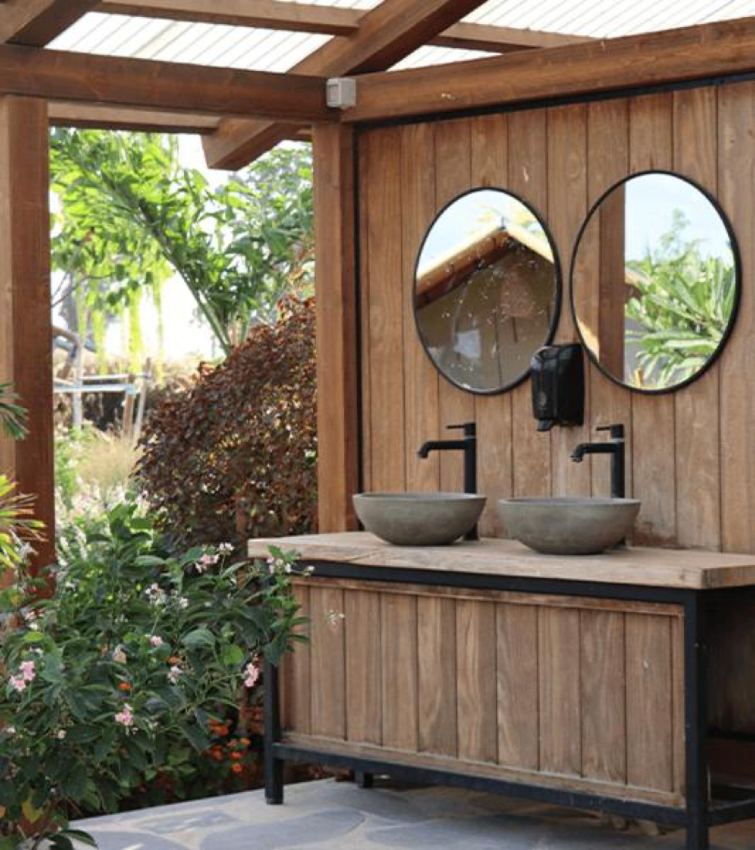 奢華帳棚 | 書桌、床單