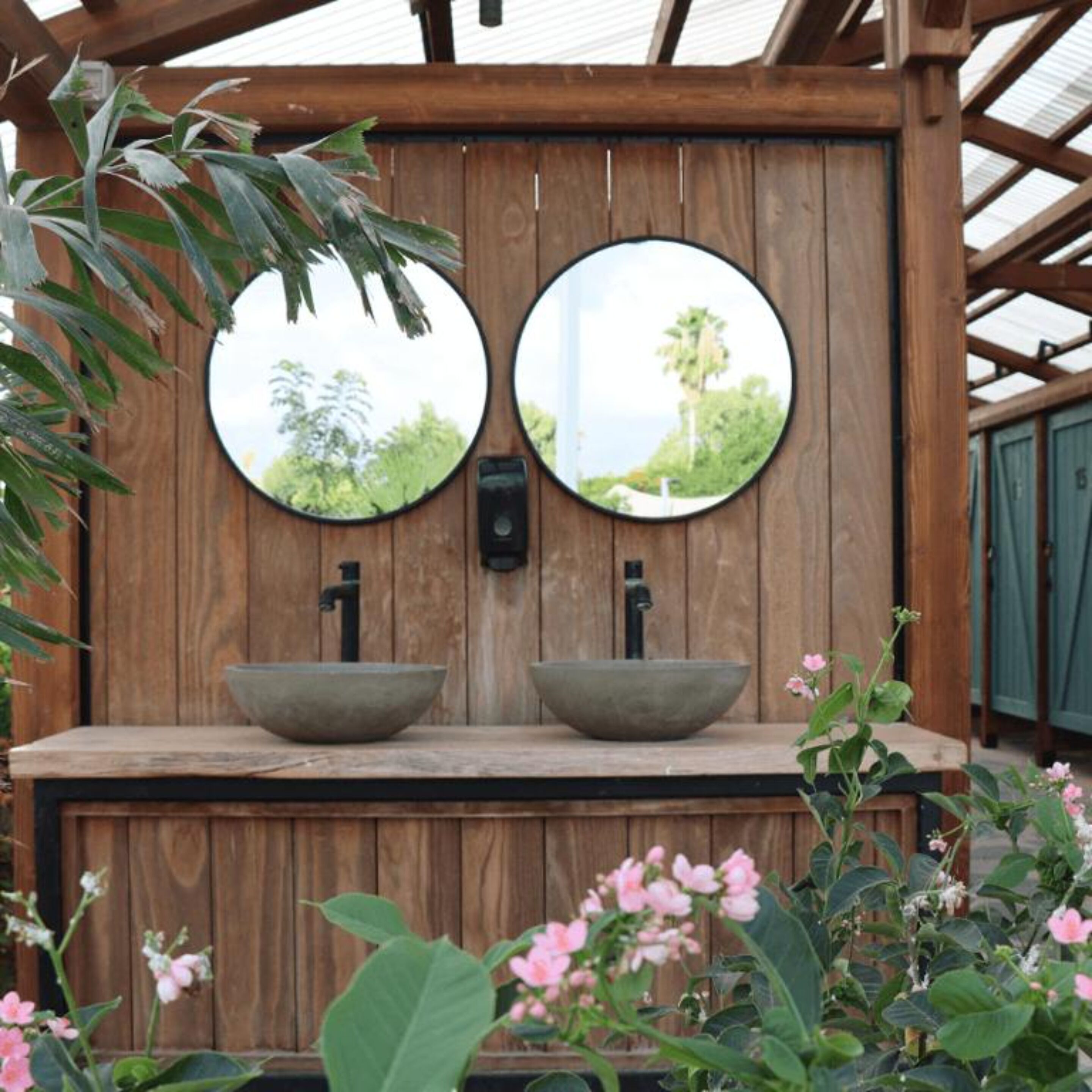 奢華帳棚 | 浴室洗手台