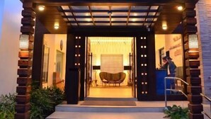 Exterior - One Manalo Place (Puerto Princesa)