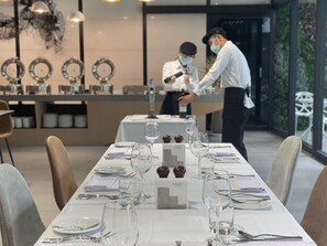 Déjeuner et dîner servis sur place