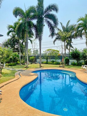 Let's Chill Pool Villa Pattaya Najomtien 42 | Living area | 65-inch Smart TV with satellite channels, TV