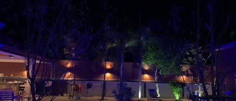 Let's Chill Pool Villa Sattahip | 3 개의 침실, 책상, 무료 WiFi, 침대 시트