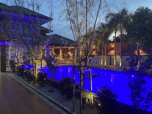 Lets Chill Pool Villa Najomtien Sattahip