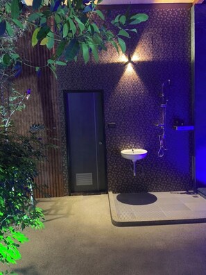 Let's Chill Pool Villa Sattahip | Bathroom | Shower, rainfall showerhead, hair dryer, towels