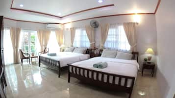 Let's Chill Pool Villa Pattaya Najomtien 42 | 3 quartos, escrivaninha, Wi-Fi de cortesia, roupa de cama