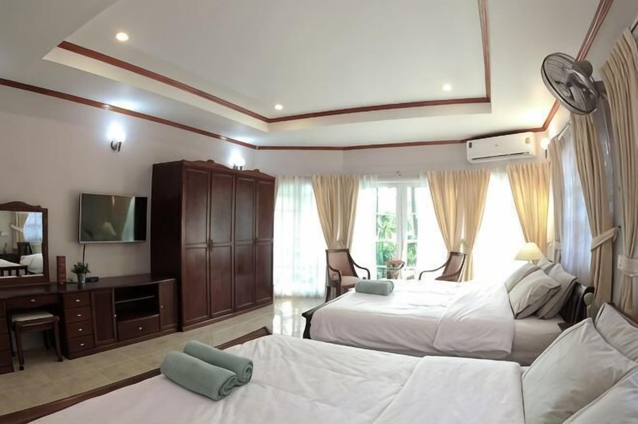 Desk, free WiFi, bed sheets