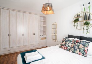 Classic Villa | 6 bedrooms, desk, iron/ironing board, bed sheets - YalaRent Fruit Tree Villa - Private Pool (Eilat)