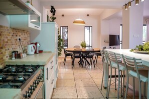 Classic Villa | Private kitchen - YalaRent Fruit Tree Villa - Private Pool (Eilat)