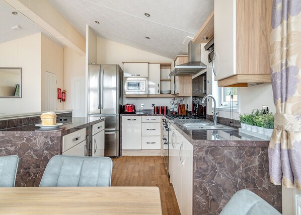 Fridge, oven, stovetop, toaster