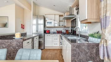 Fridge, oven, stovetop, toaster