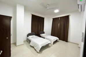 Departamento estándar | Espacio para trabajar con laptop, wifi gratis y ropa de cama 