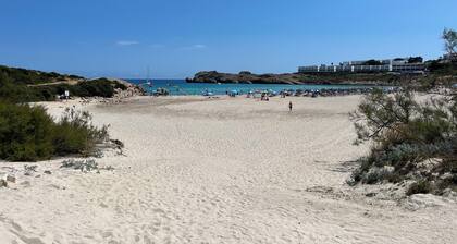 Renovated apartment with beautiful view of the beach golf course 5 minutes away