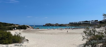 Renovated apartment with beautiful view of the beach golf course 5 minutes away