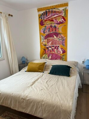 3 bedrooms, iron/ironing board, travel cot, free WiFi
