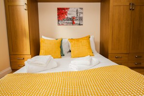 1 bedroom, iron/ironing board, travel cot, free WiFi - Remarkable Studio Apartment in Central London (London)