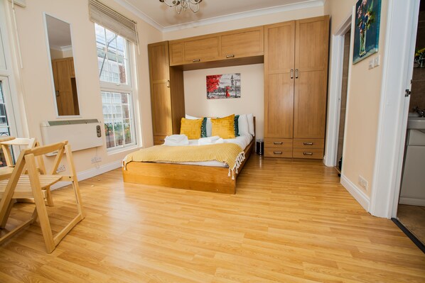 1 bedroom, iron/ironing board, travel cot, free WiFi