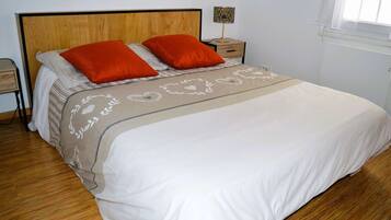 2 slaapkamers, een strijkplank/strijkijzer, wifi, beddengoed