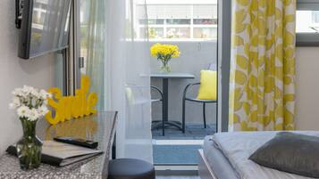 1 bedroom, desk, travel crib, free WiFi