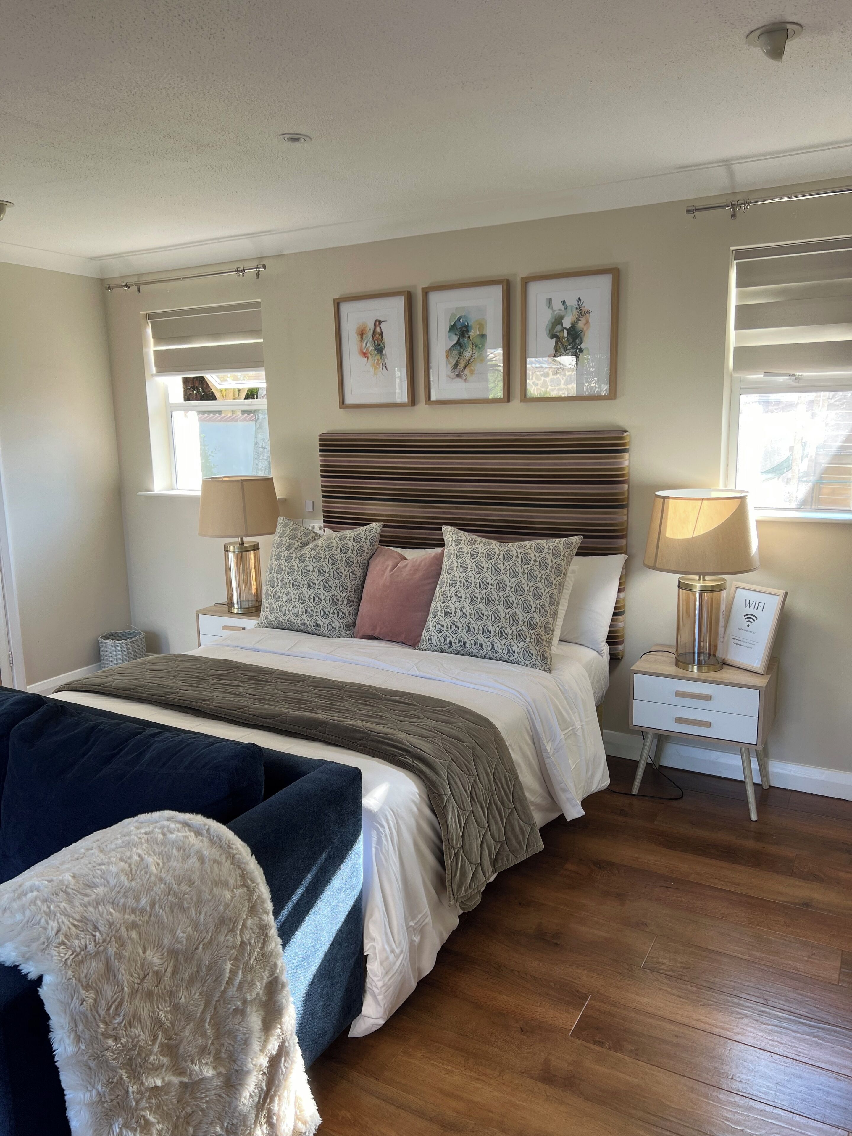 1 habitación, tabla de planchar con plancha, wifi gratis y ropa de cama 