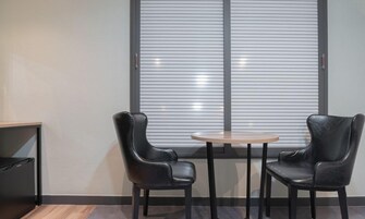 Decoración personalizada, muebles diferentes y wifi gratis 