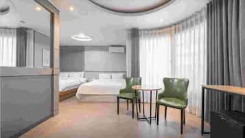 Decoración personalizada, muebles diferentes y wifi gratis
